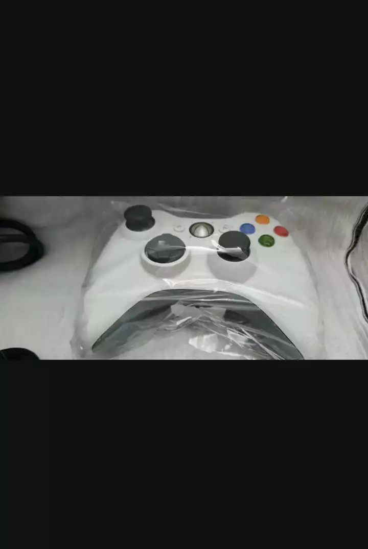 Xbox 360 with box and 2controller sale chance piece