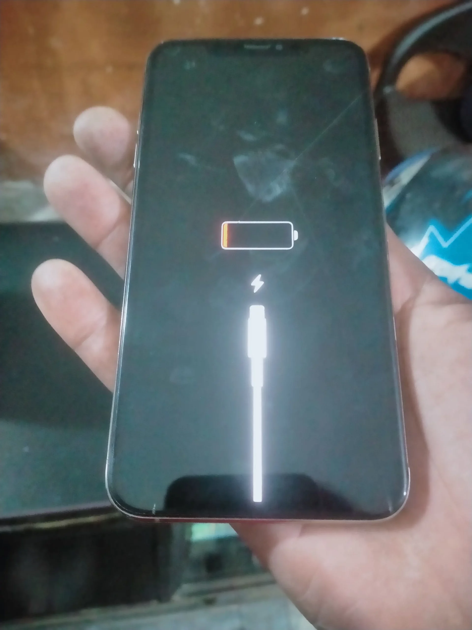 Xsmax 64 battery 77 face off minor SA panal crack