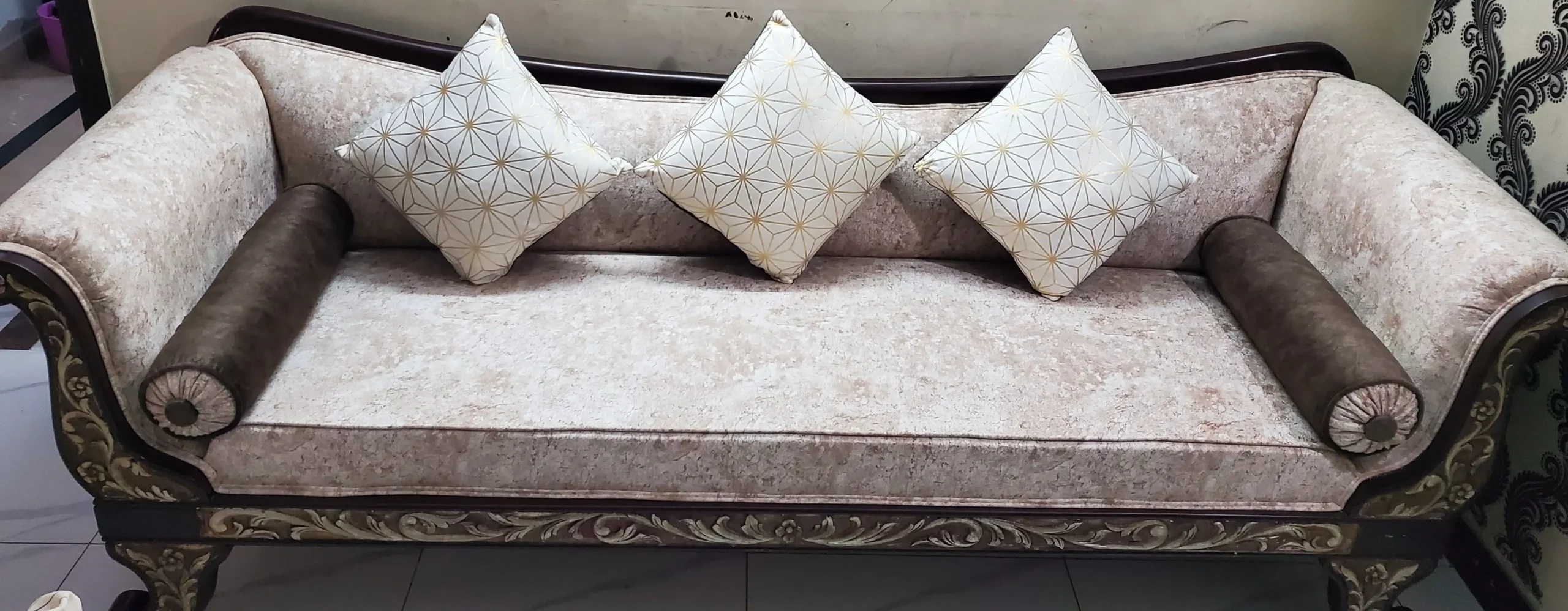 7 seater big size sofa set with table