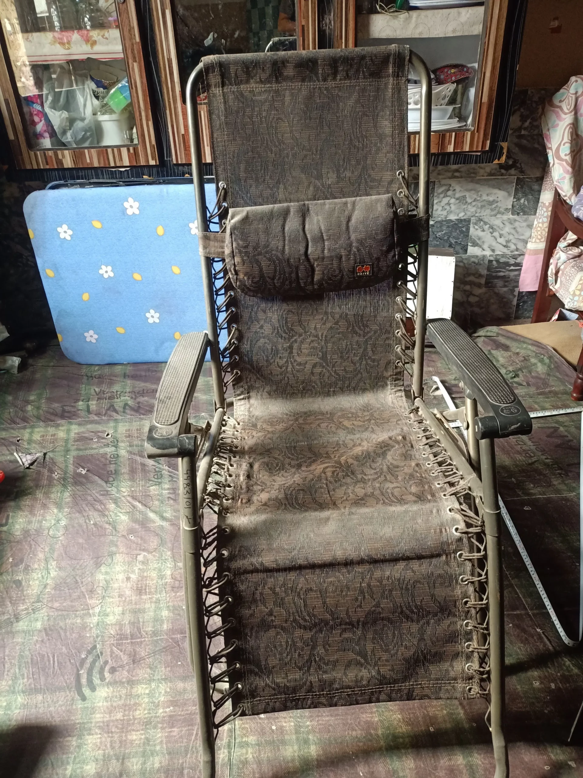 Relaxing folding long chair