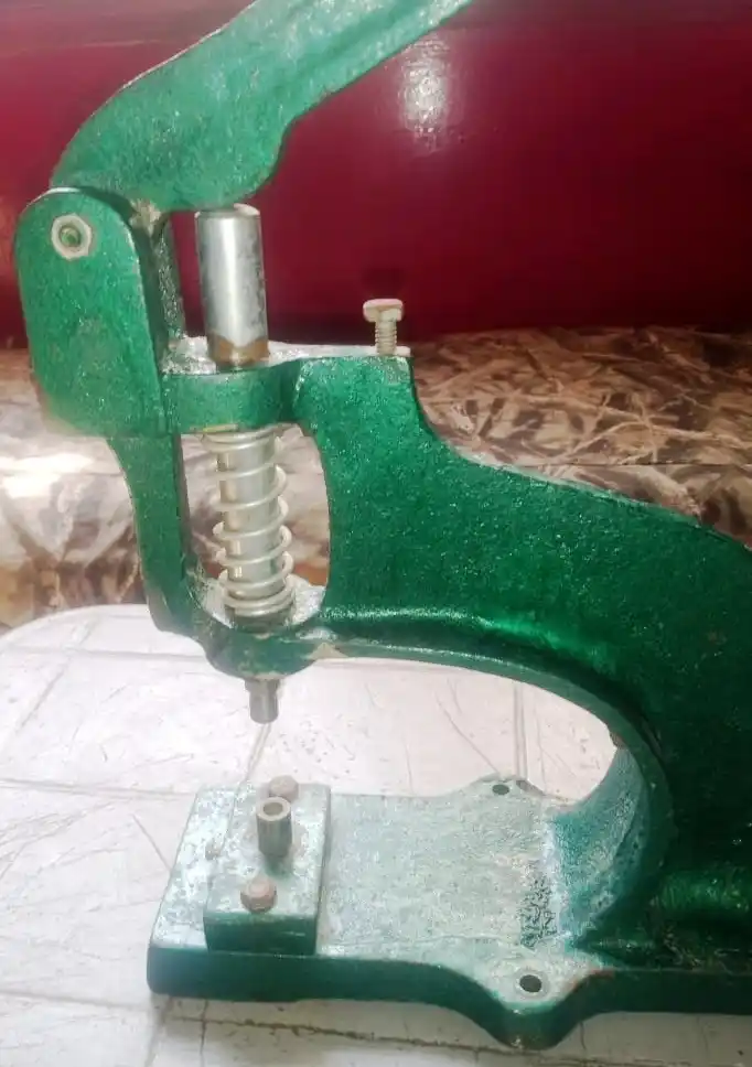 button making machine