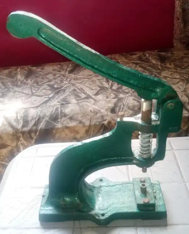 button making machine