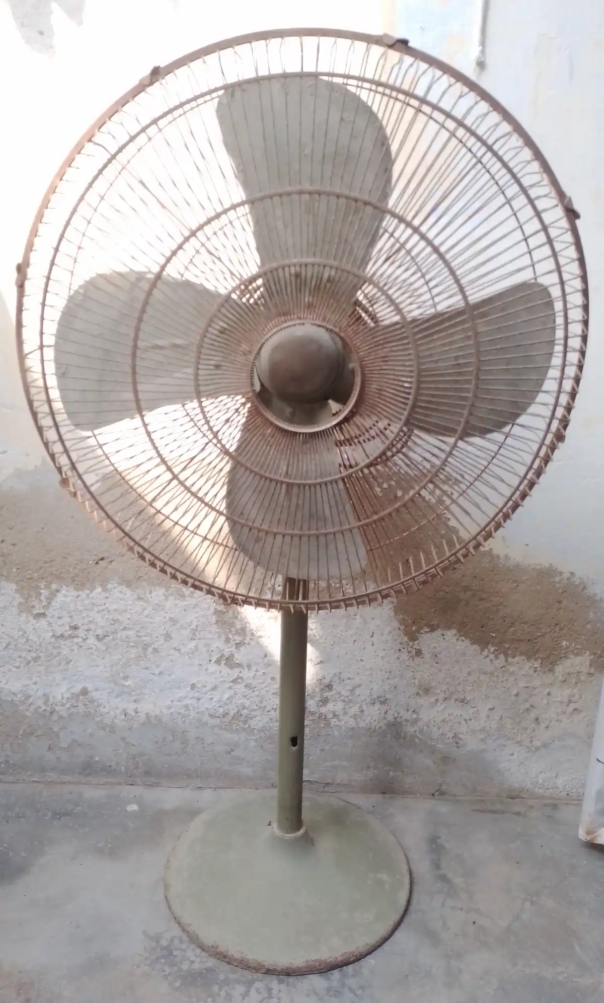 GFC pedestal/stand fan 24