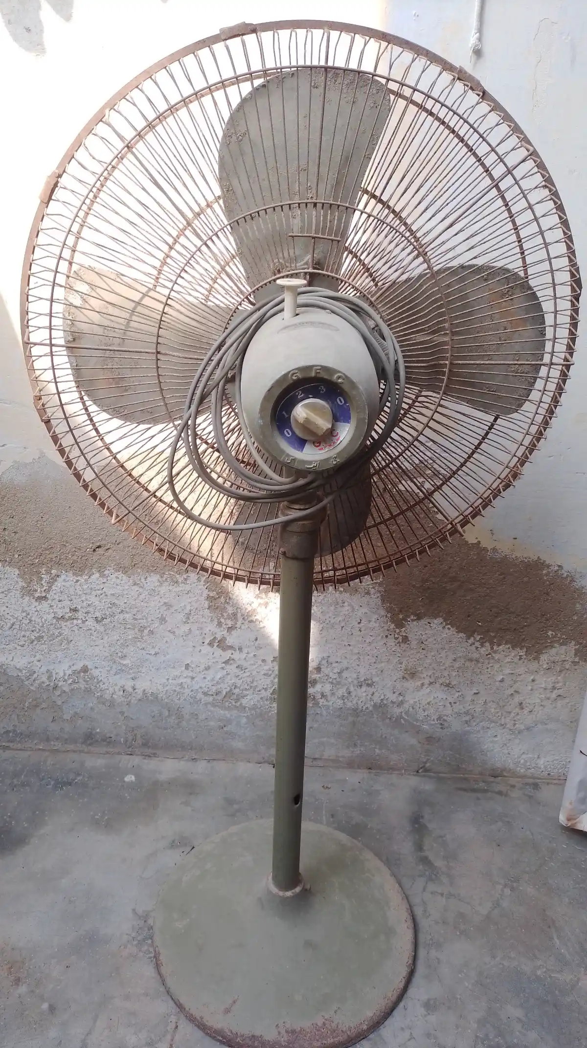 GFC pedestal/stand fan 24