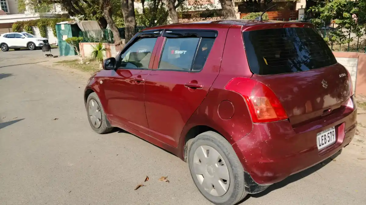 SUZUKI SWIFT DX ( Model 2011 ) – 1.3 CC (0333-0493926)