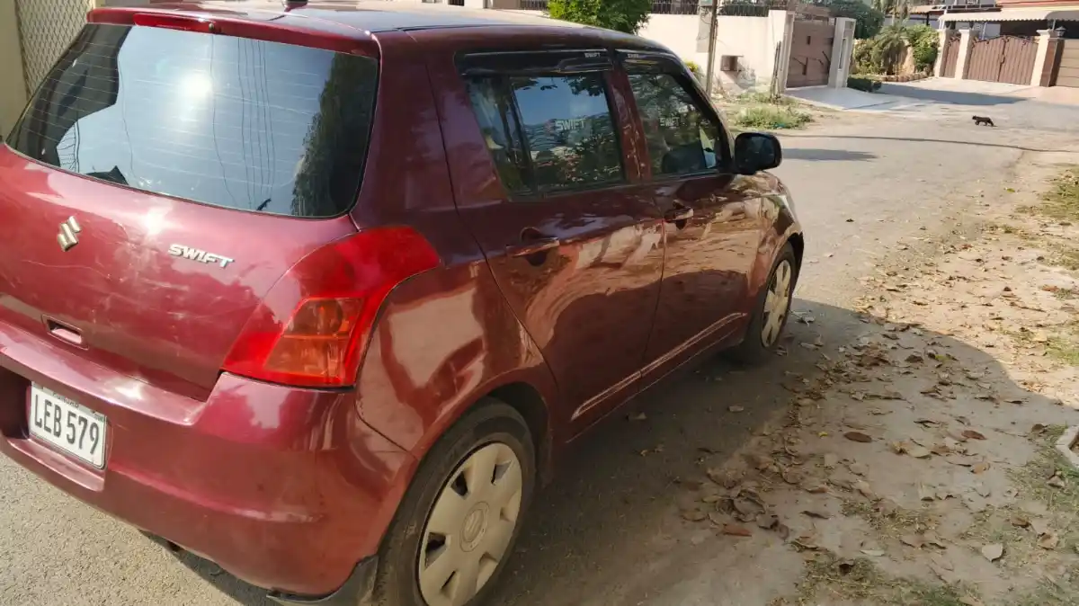 SUZUKI SWIFT DX ( Model 2011 ) – 1.3 CC (0333-0493926)