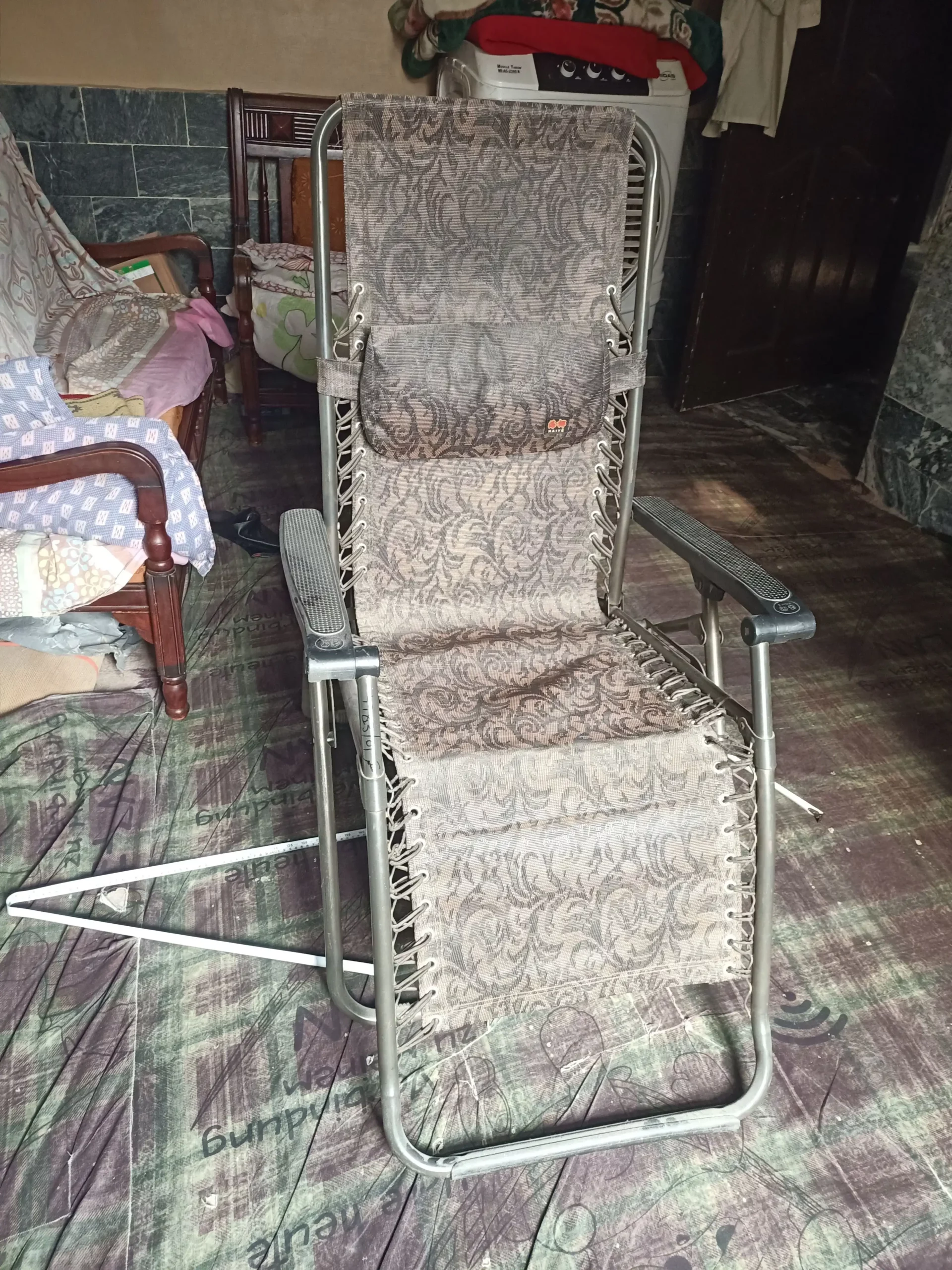 Relaxing folding long chair