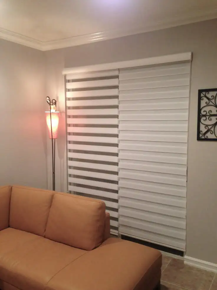 Roller blind/Zebra blind/Vertical blind/Aluminum blind/wooden blind/Contact whatsapp 0300/