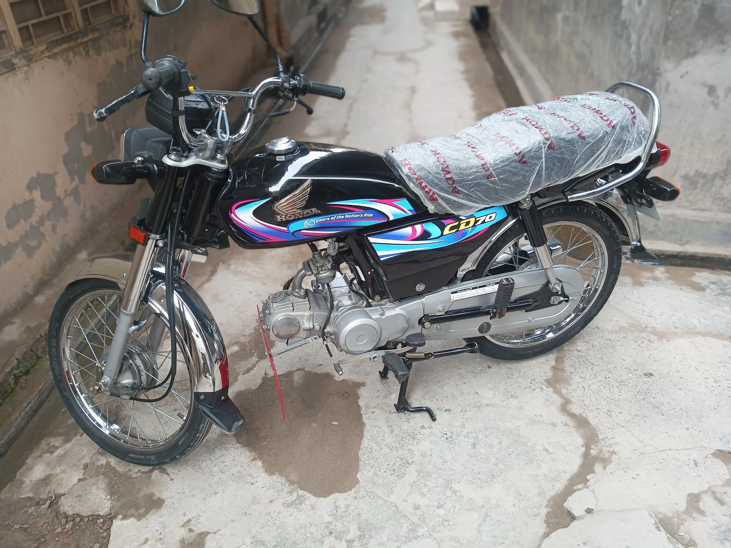 Honda CD 70 2024 model black color good condition