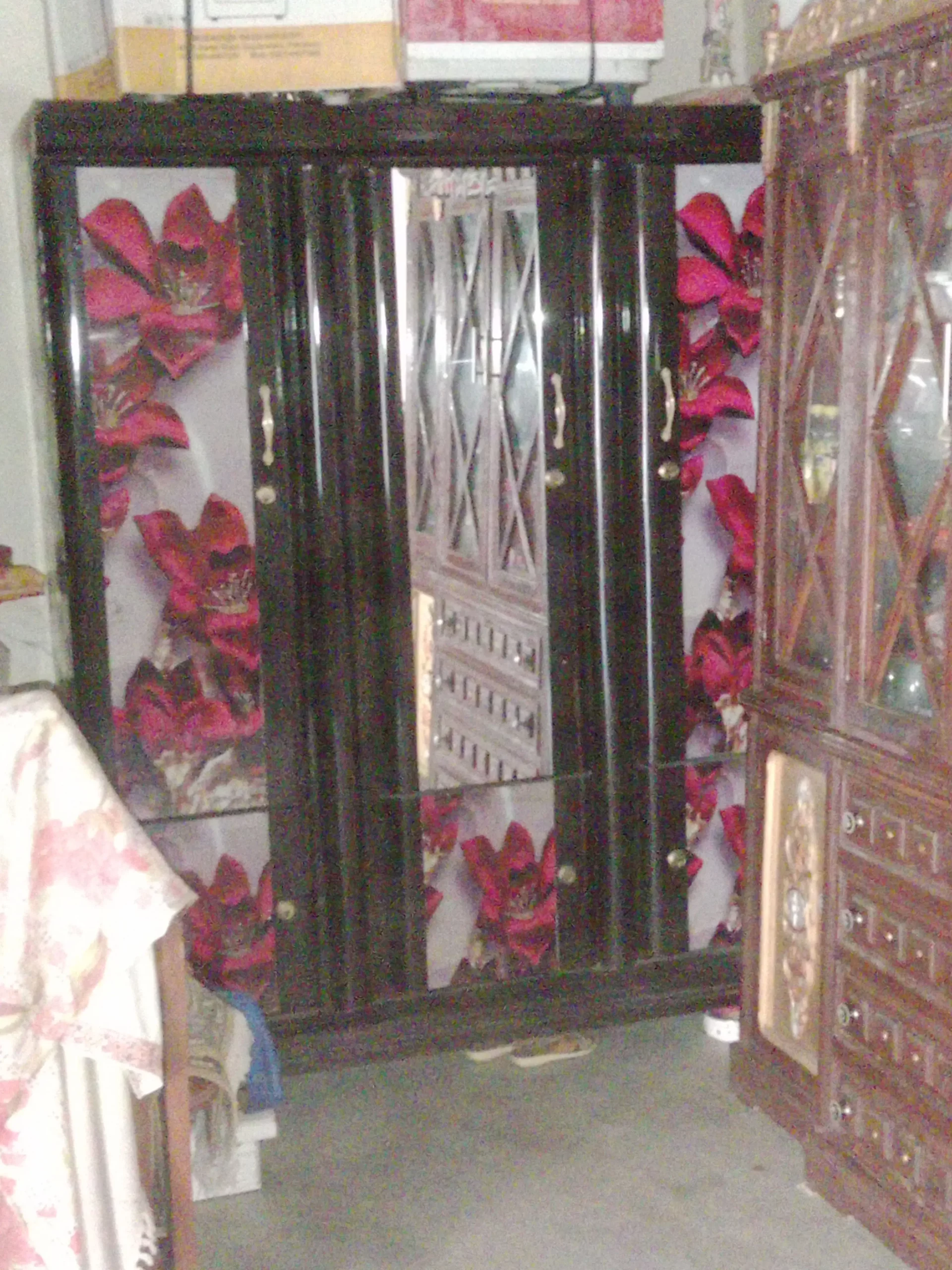 Safe almari for sale