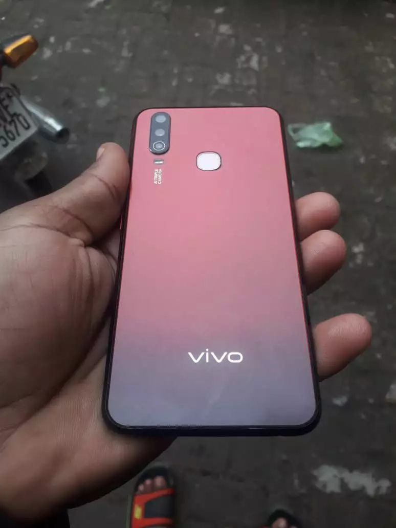 8/256 vivo y 17