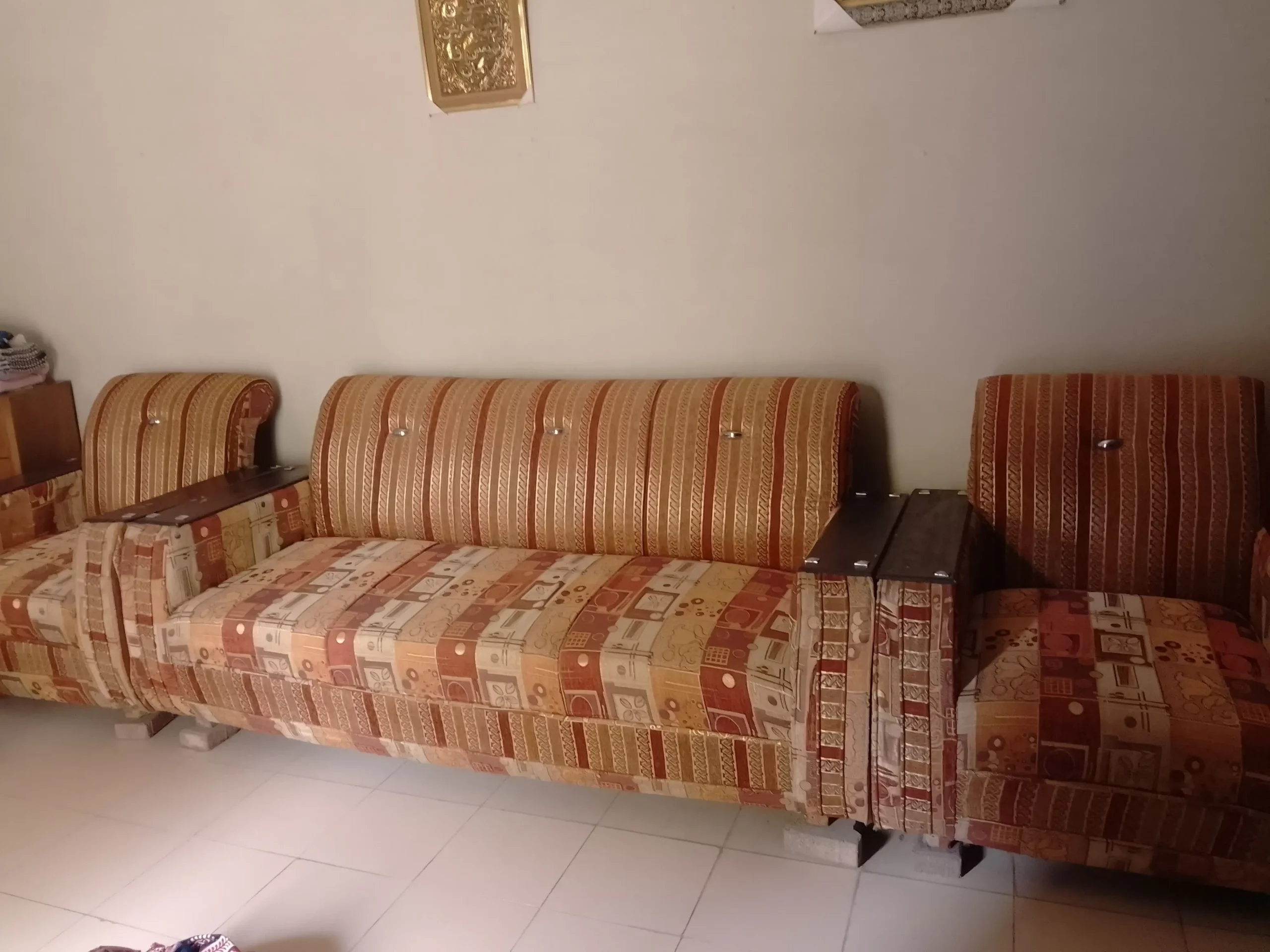 New condition comfortable 5 seets sofa set