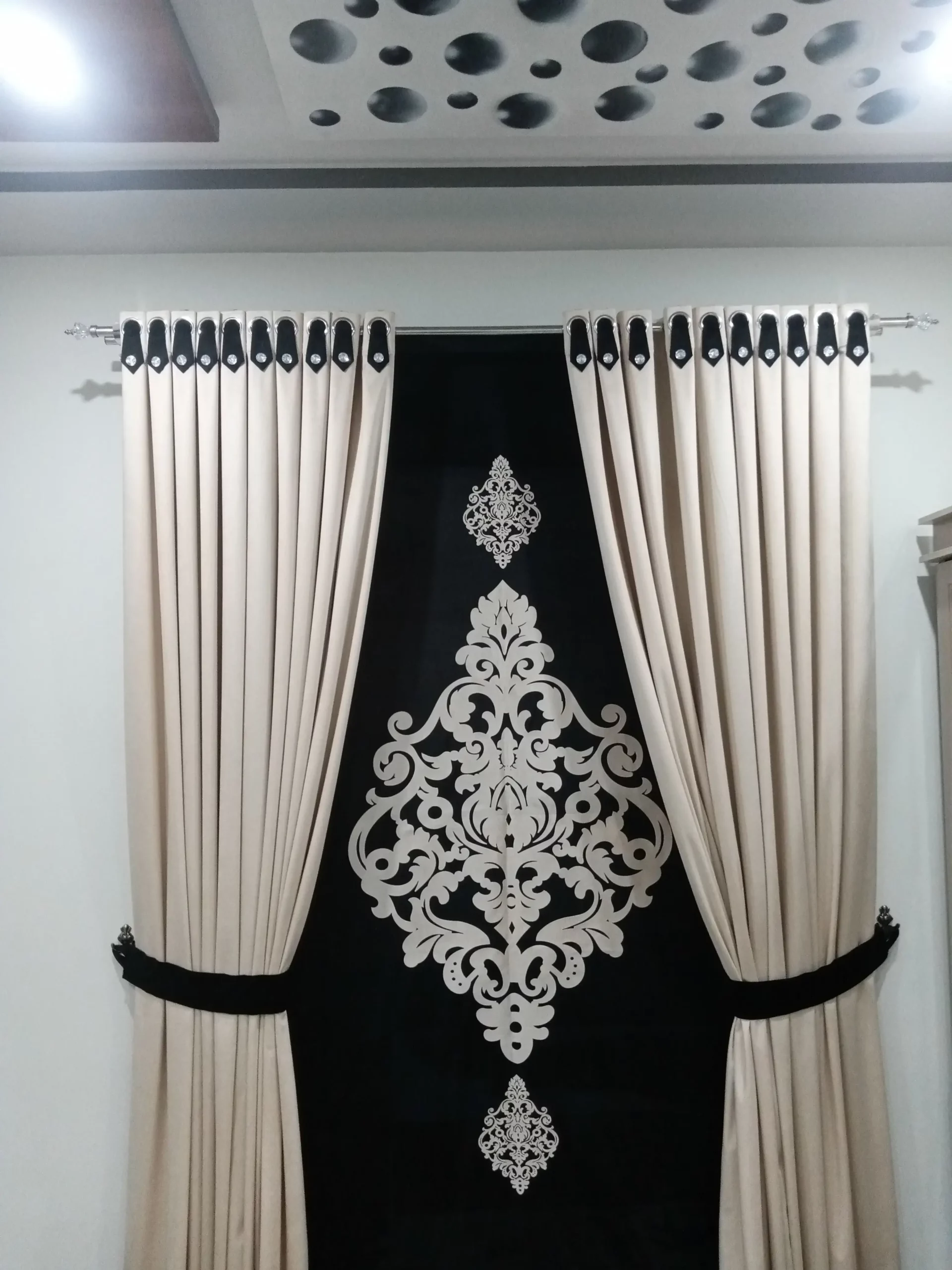 Curtain’s All blind’s