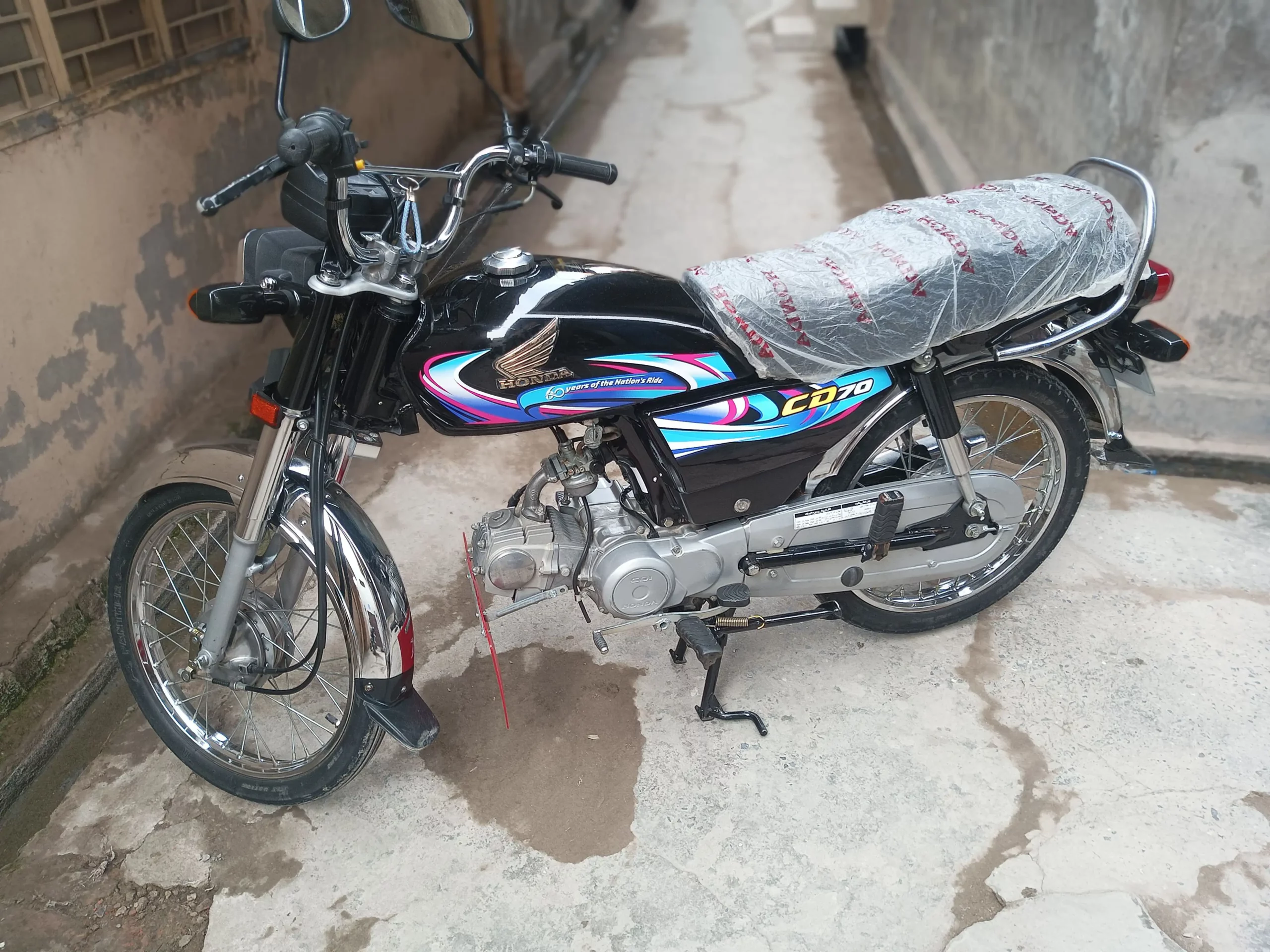 Honda CD 70 2024 model black color good condition