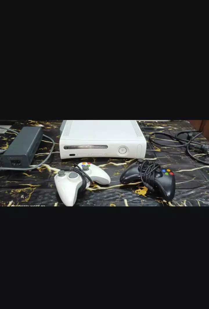 Xbox 360 with box and 2controller sale chance piece