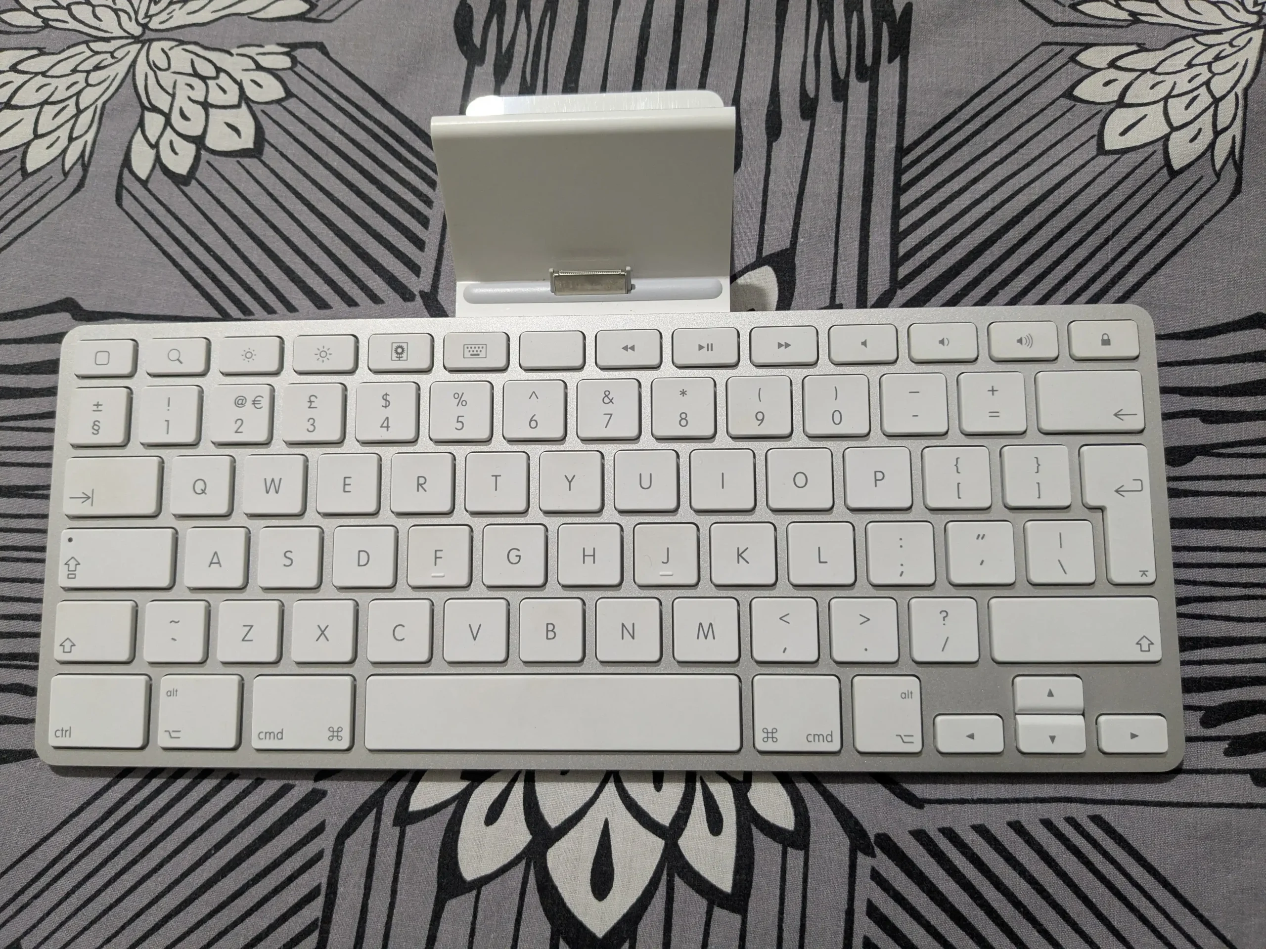 Ipad keyboard dock