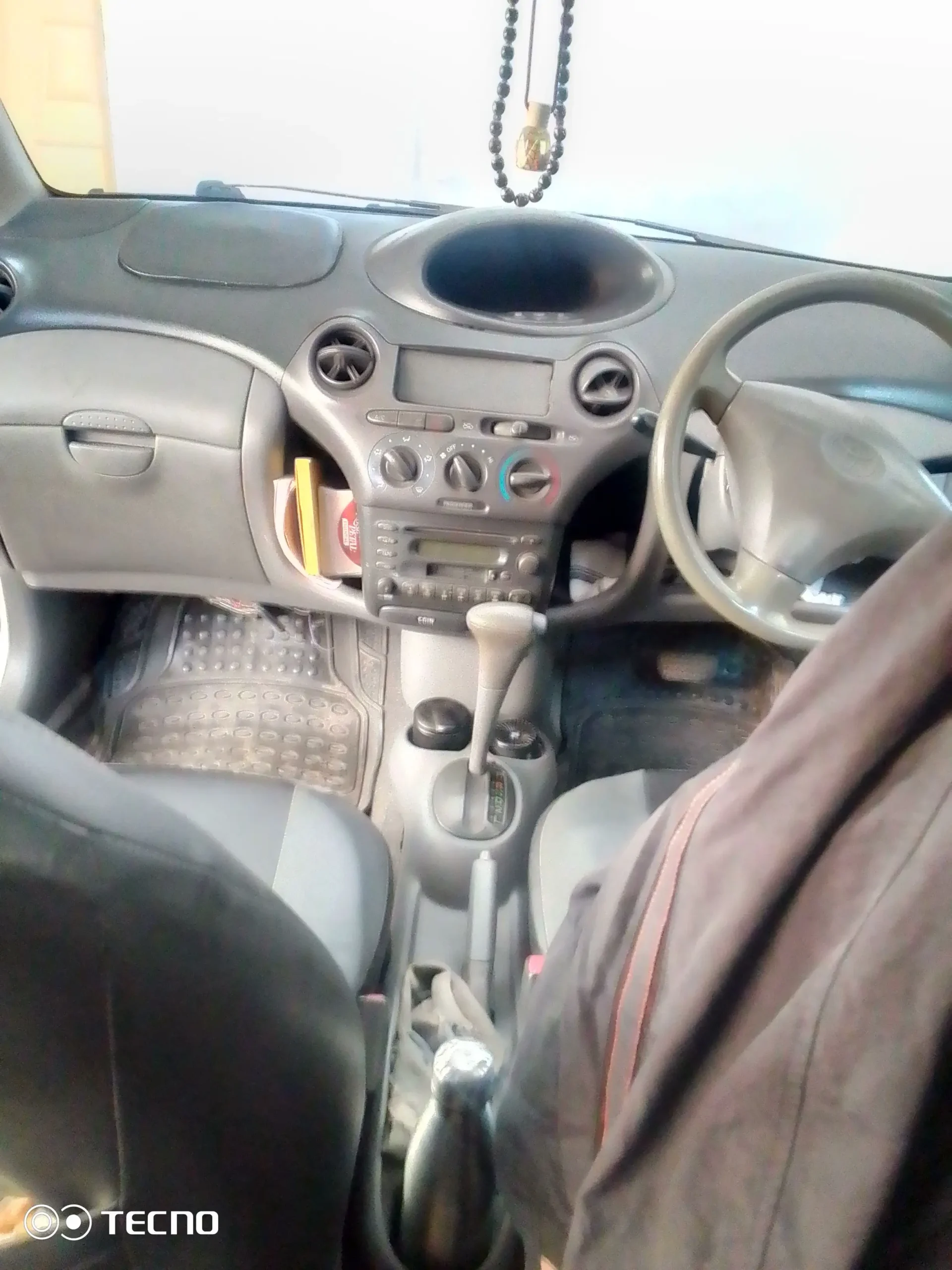Toyota vitz 2000model