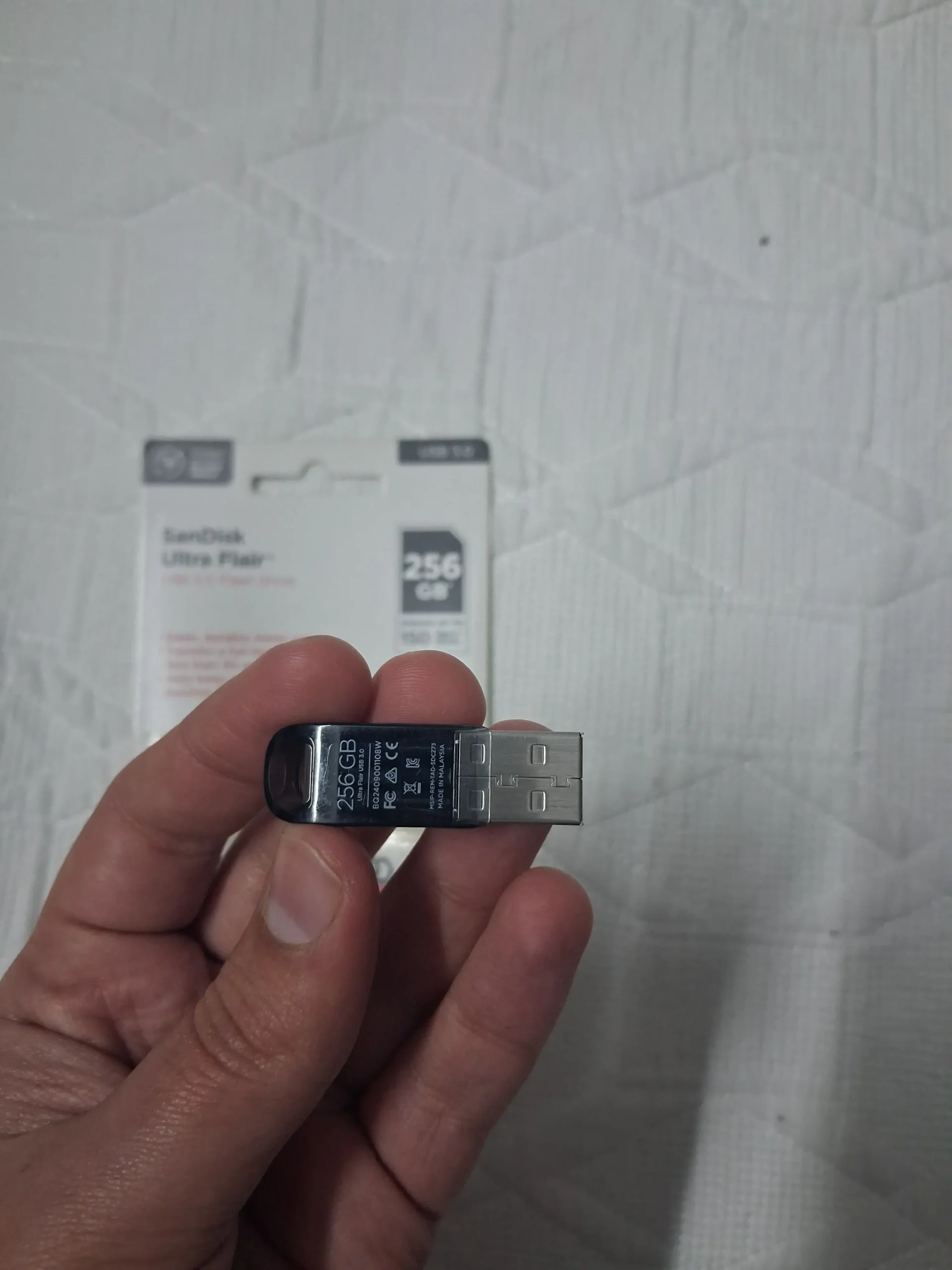 💾 Brand New SanDisk Ultra Flair USB 3.0 Flash Drive – 256GB