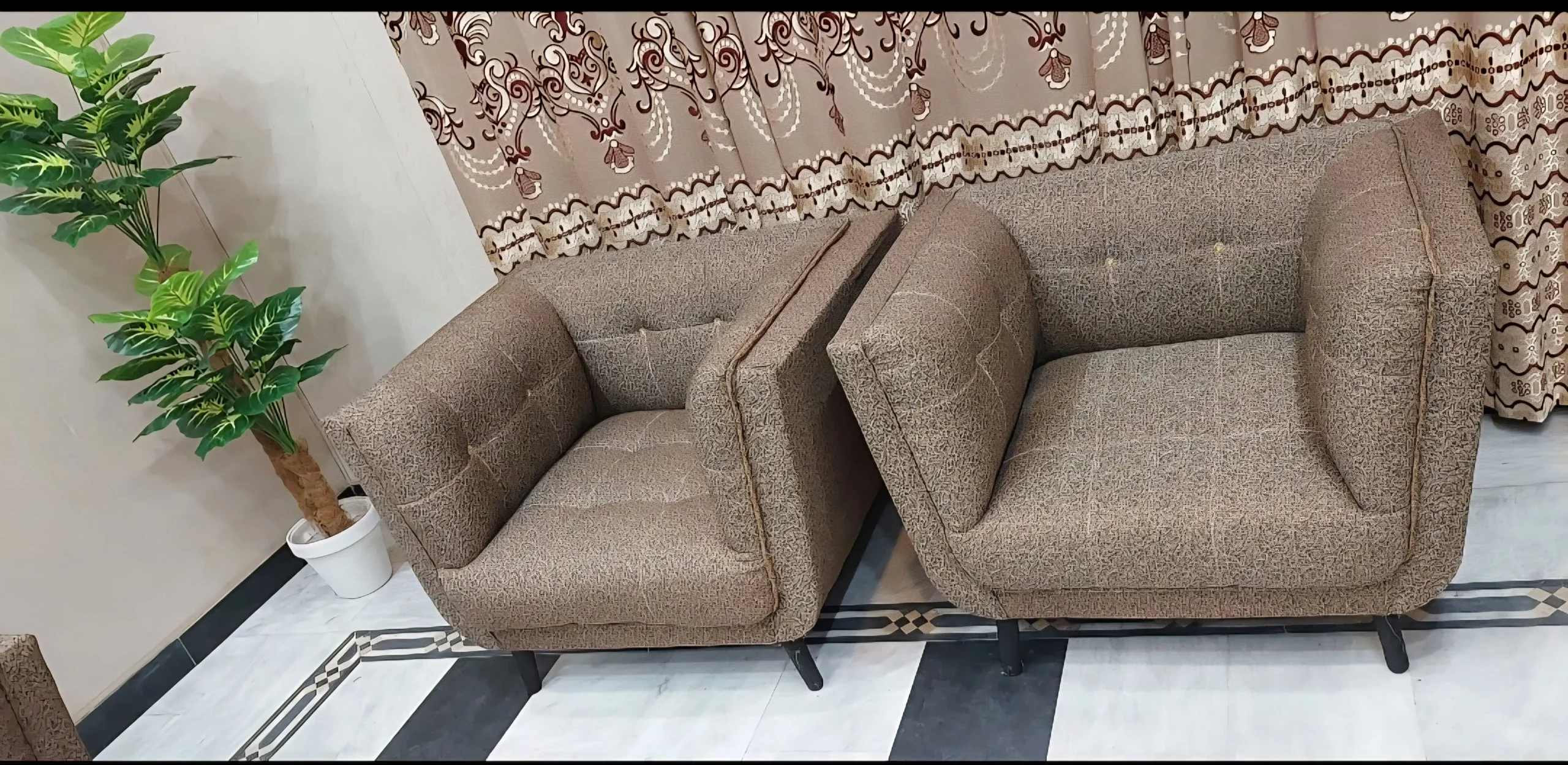 Sofa Set 5 seater brand new condition unique look