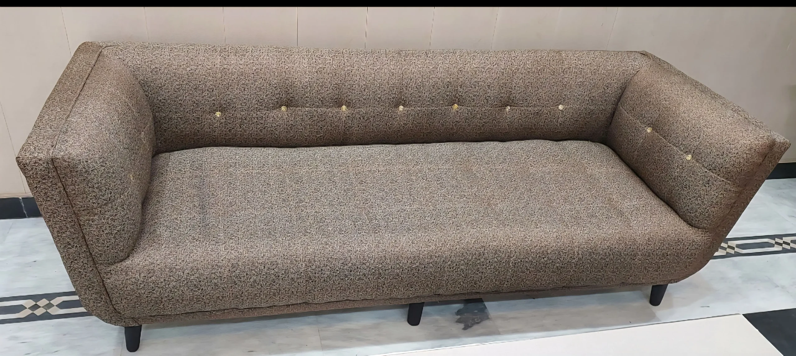 Sofa Set 5 seater brand new condition unique look