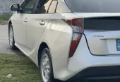 Toyota Prius Hybrid S