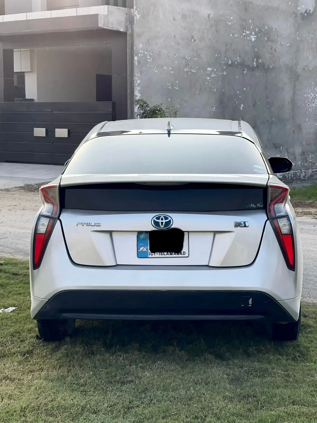 Toyota Prius Hybrid S