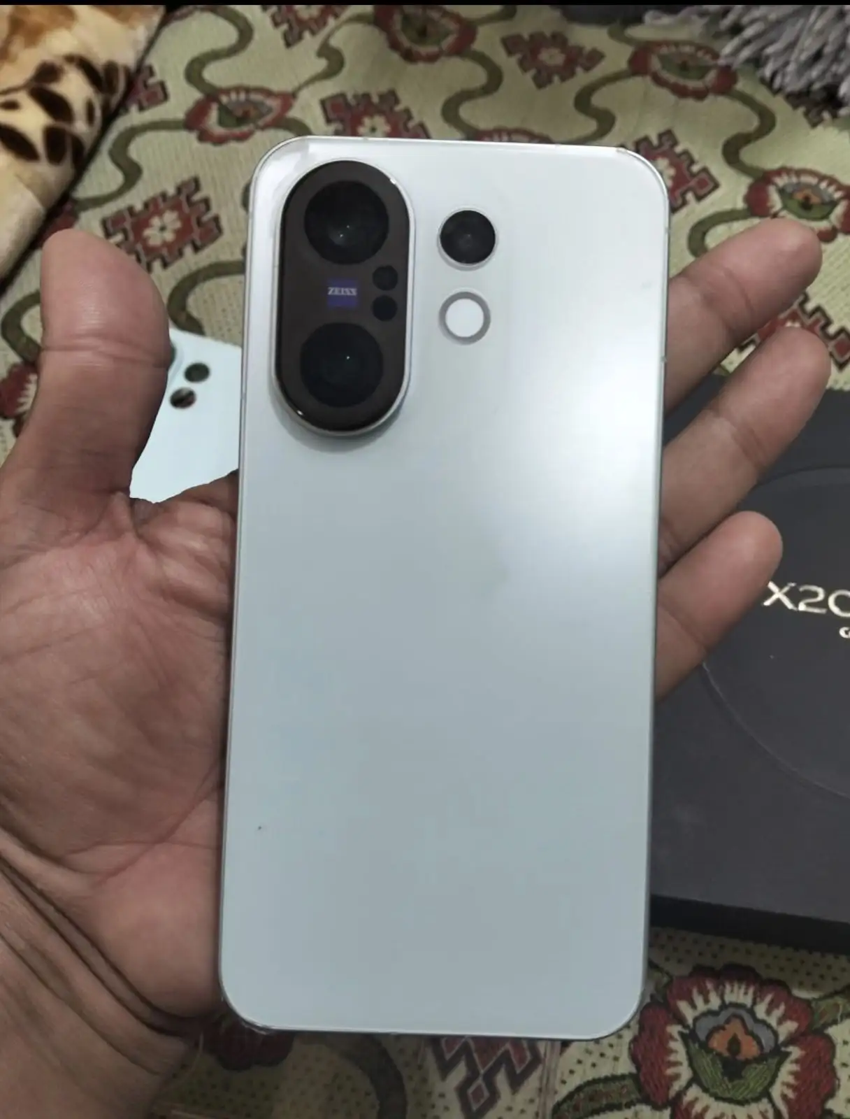 Vivo x 200 FE