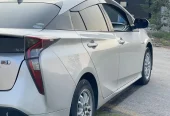Toyota Prius Hybrid S