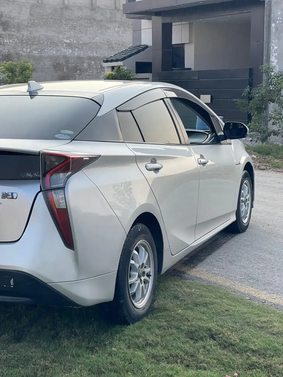 Toyota Prius Hybrid S