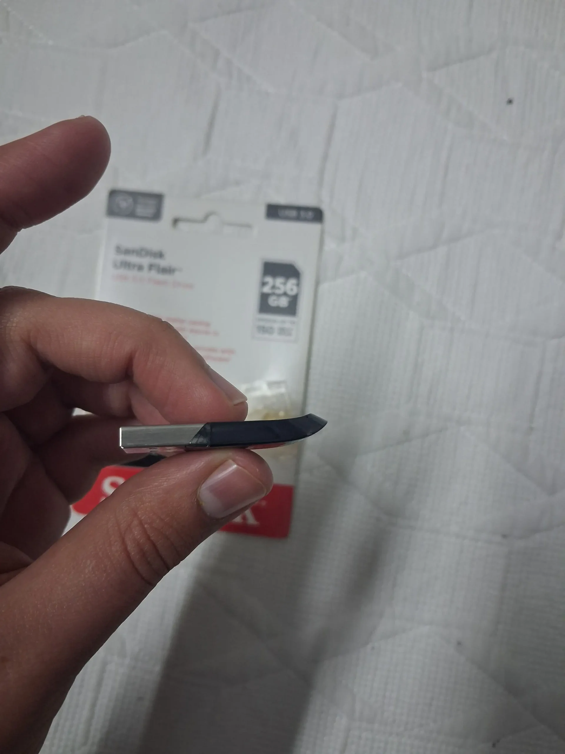 💾 Brand New SanDisk Ultra Flair USB 3.0 Flash Drive – 256GB