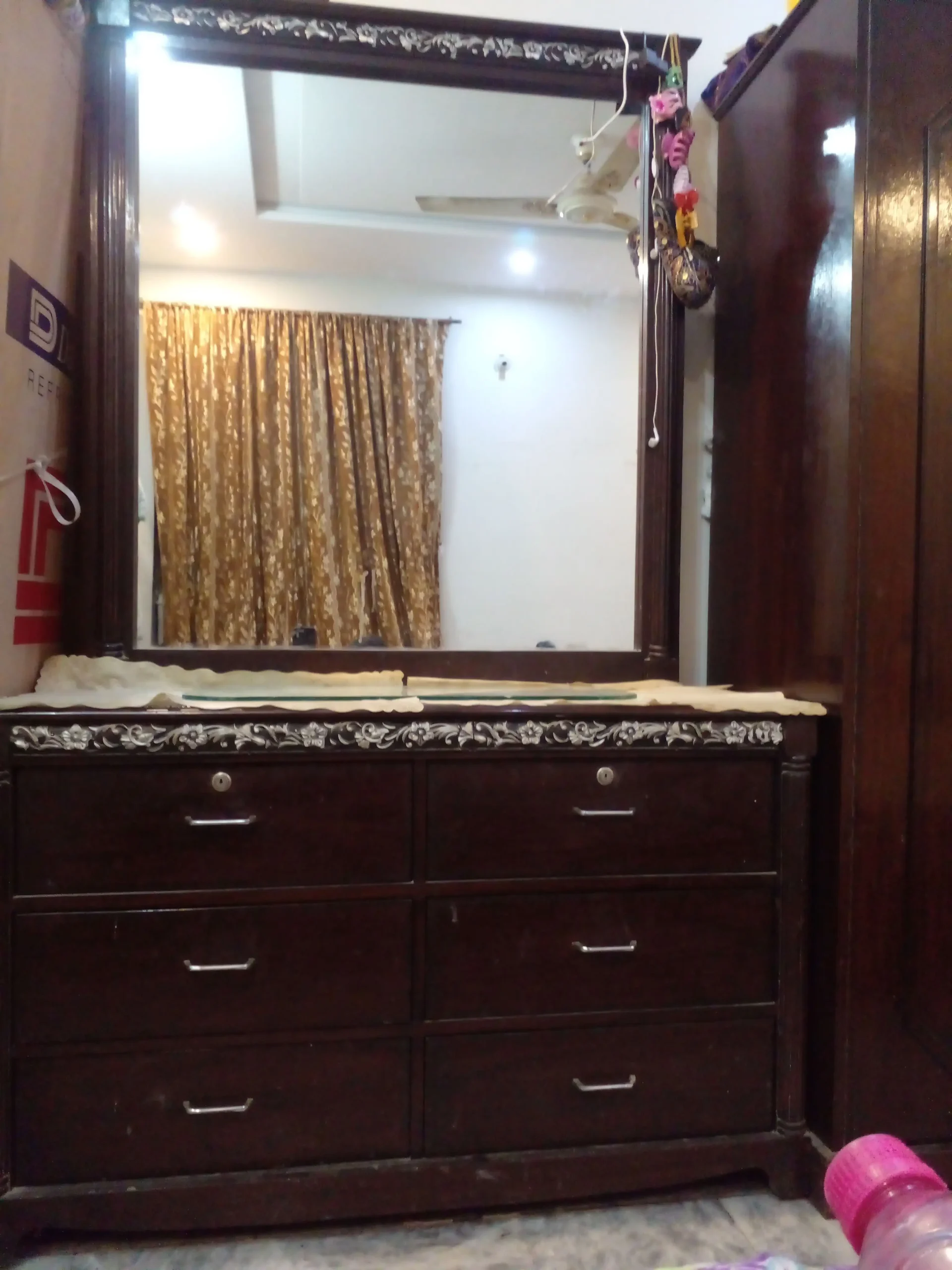 2 bed sides and dressing table