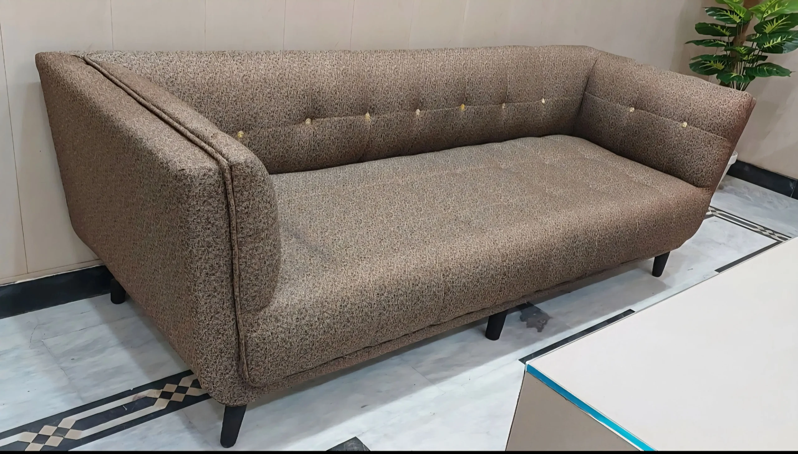 Sofa Set 5 seater brand new condition unique look