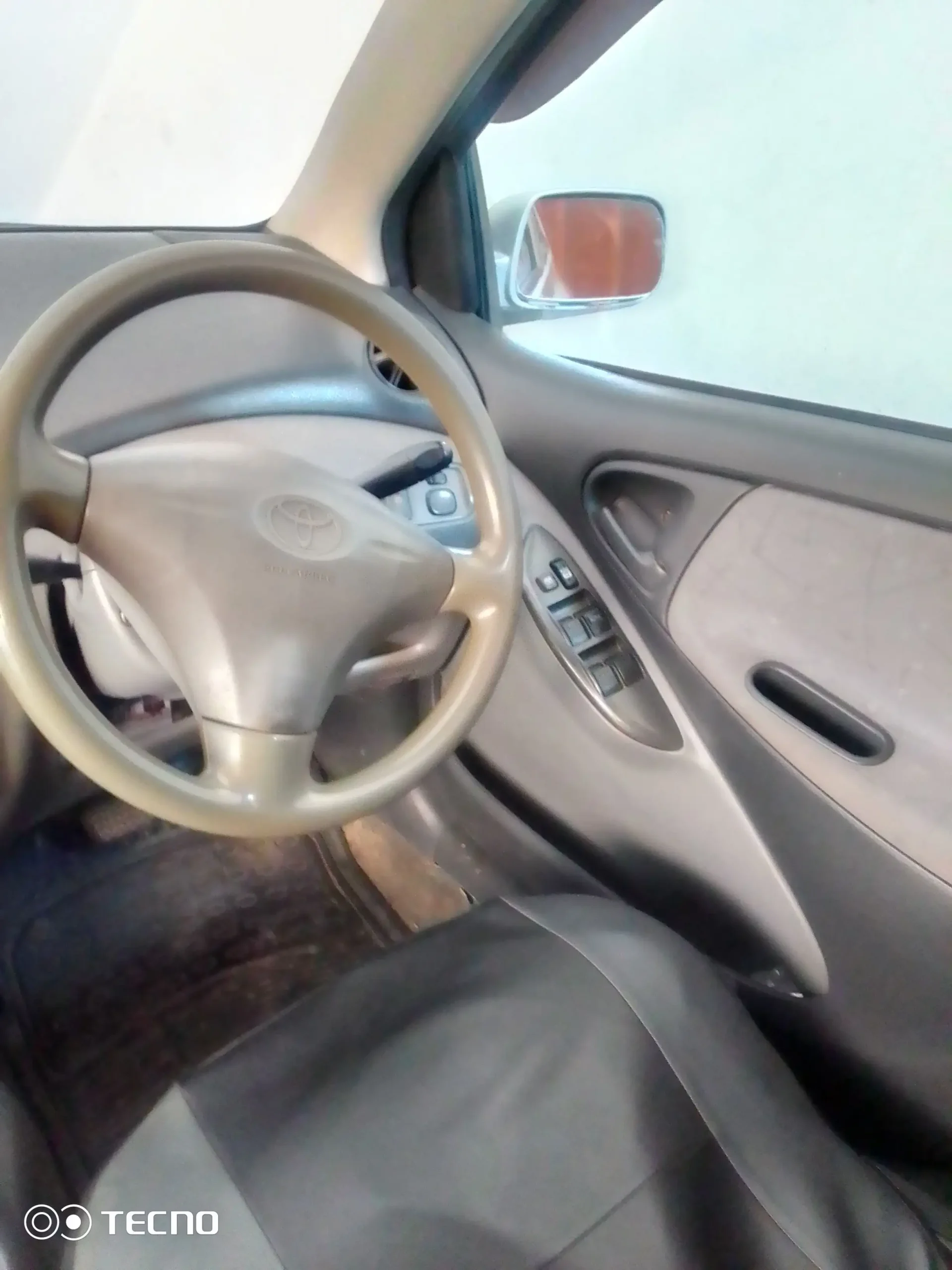 Toyota vitz 2000model
