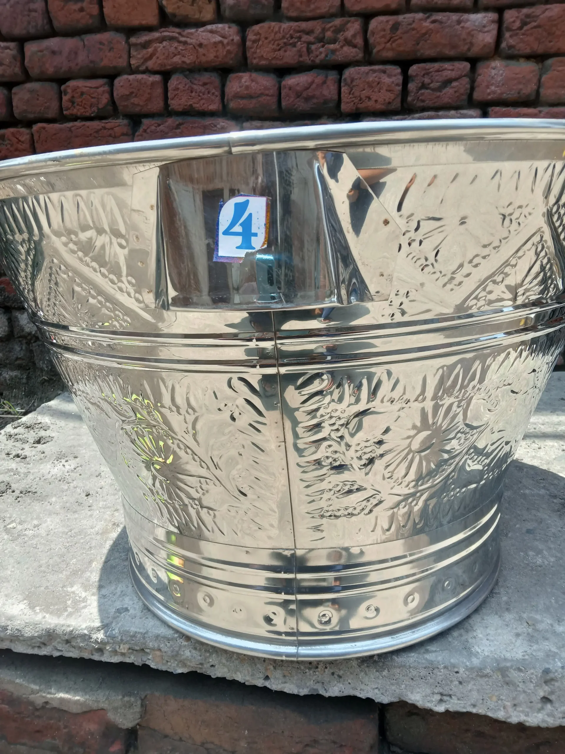 Steel tup 22″ size wale per design ka Kam karwane ke Liye rabta Karen per piece design ka