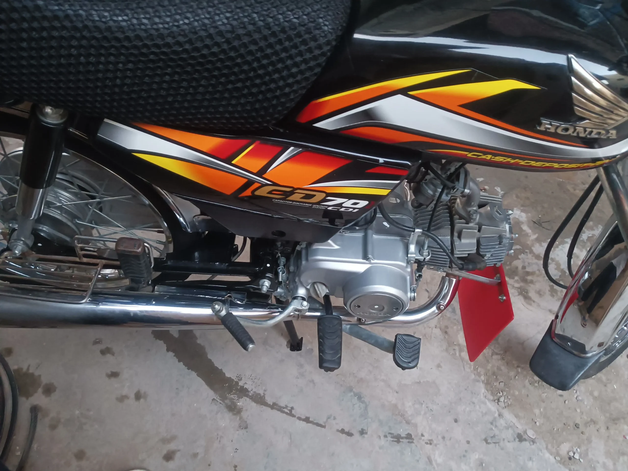 ہونڈا سی ڈی 70 2202 ماڈل ارجنٹ سیل