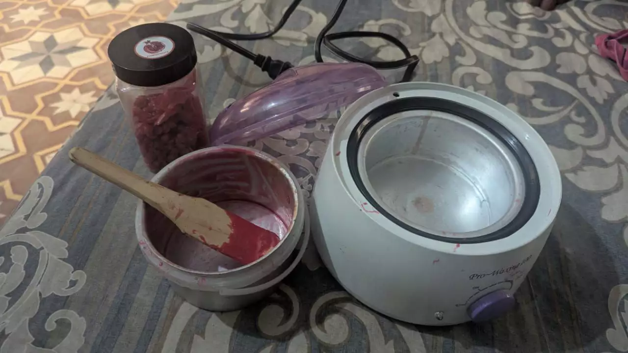 Electronic wax machine
