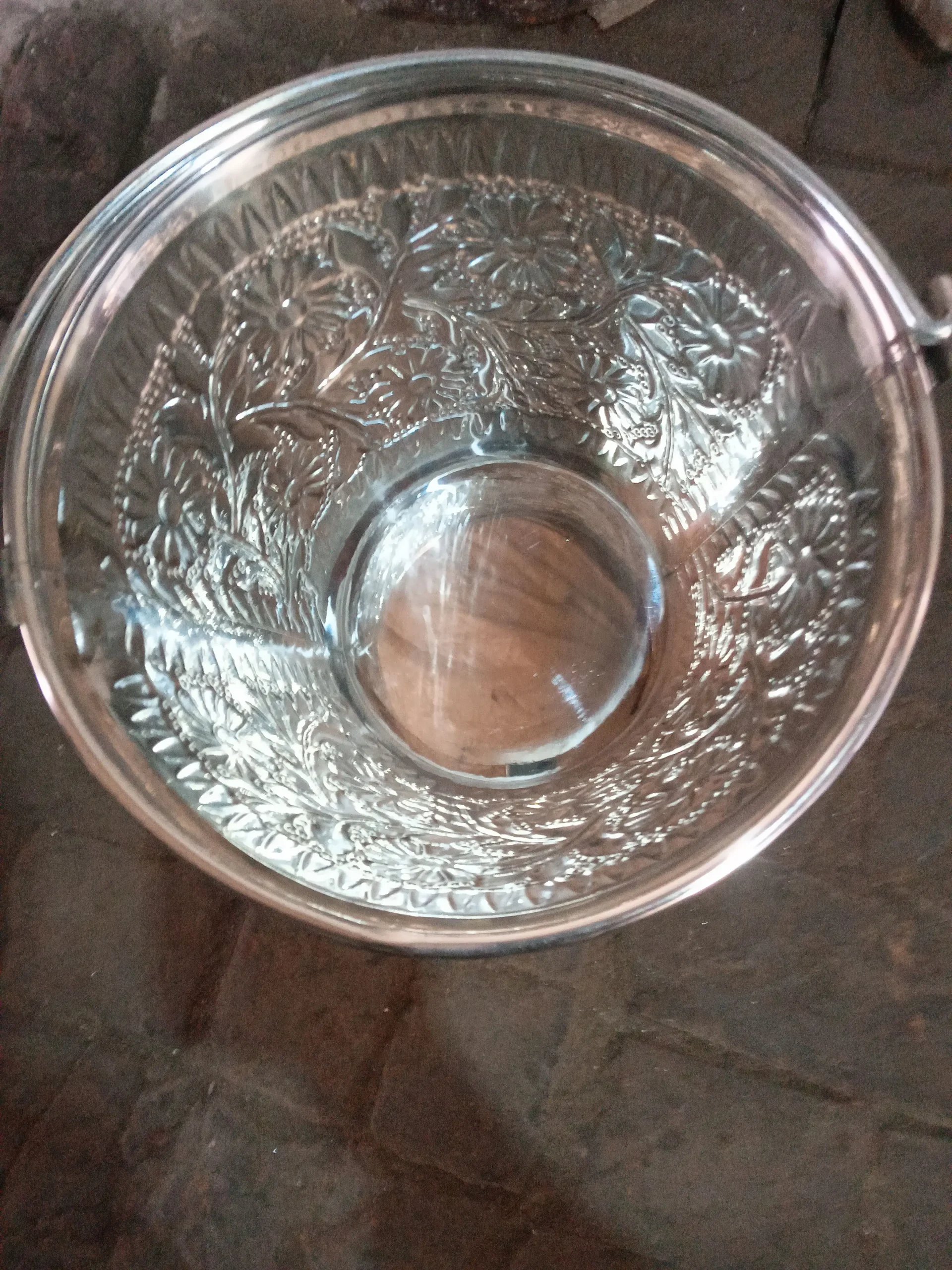 Steel balti 12″ size wali per design ka Kam karwane ke Liye rabta Karen design ka Kam ka r