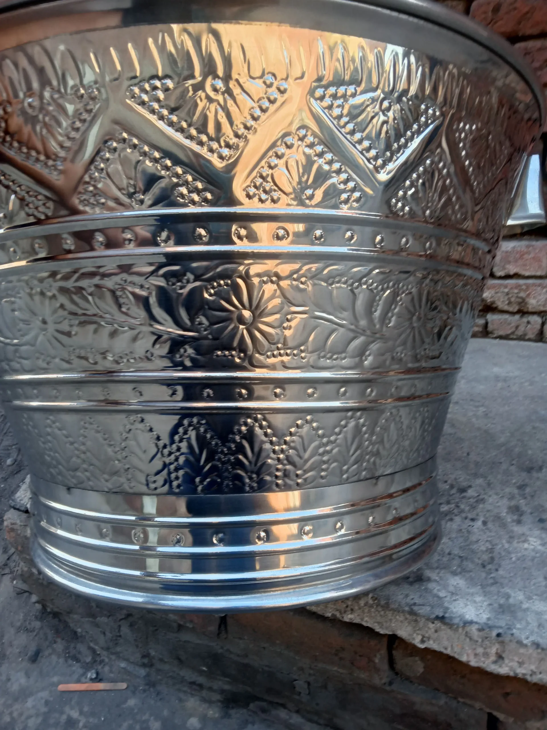 Steel tup 24″ size wale per design ka Kam karwane ke Liye rabta Karen design ka rate menti