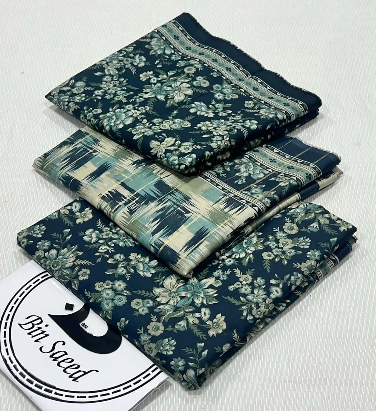 100% ORIGINAL* *_LAWN_* *Shirt* Digital Printed Lawn *Trouser* Digital Printed / Dyed Plai