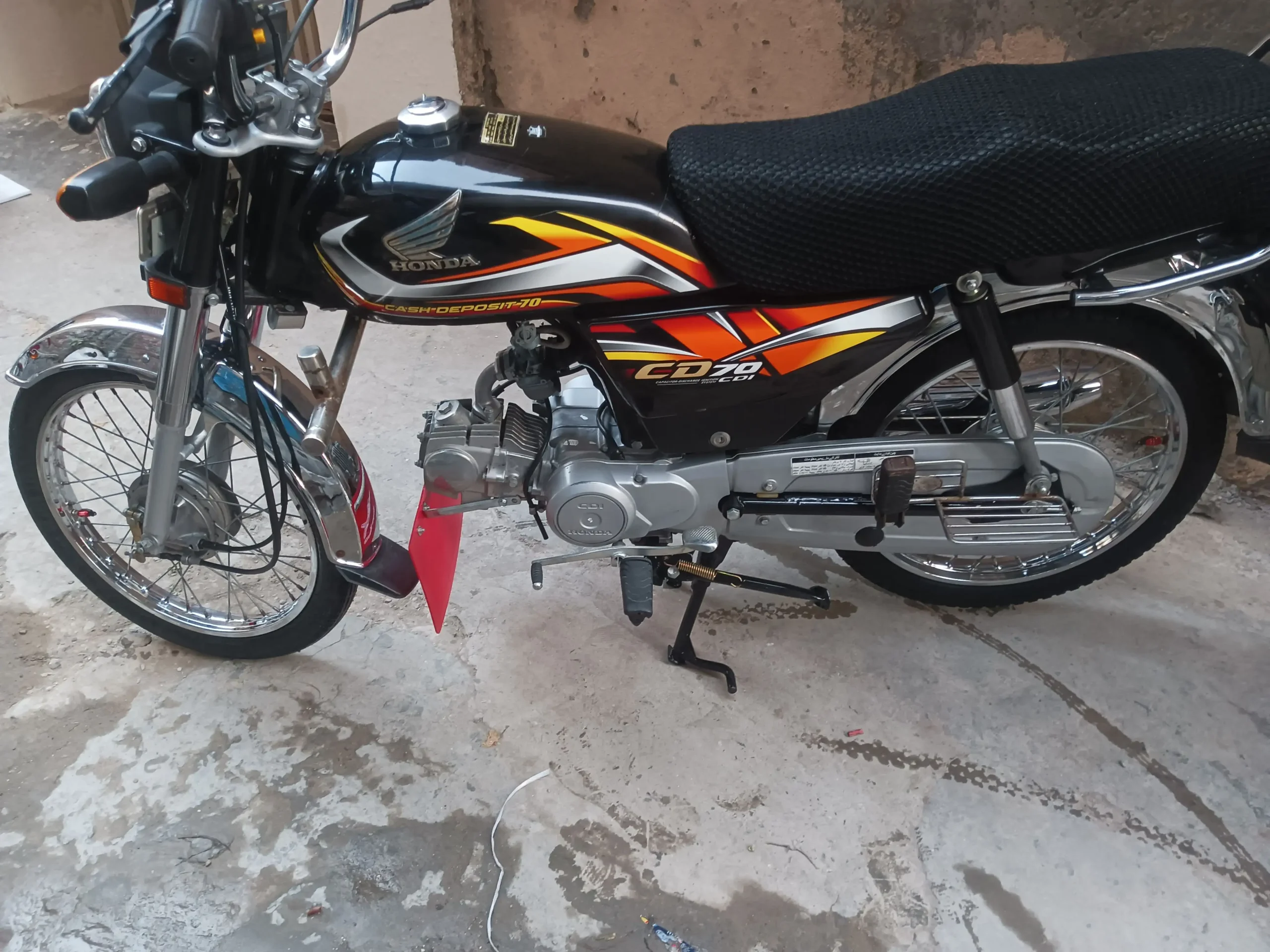 ہونڈا سی ڈی 70 2202 ماڈل ارجنٹ سیل