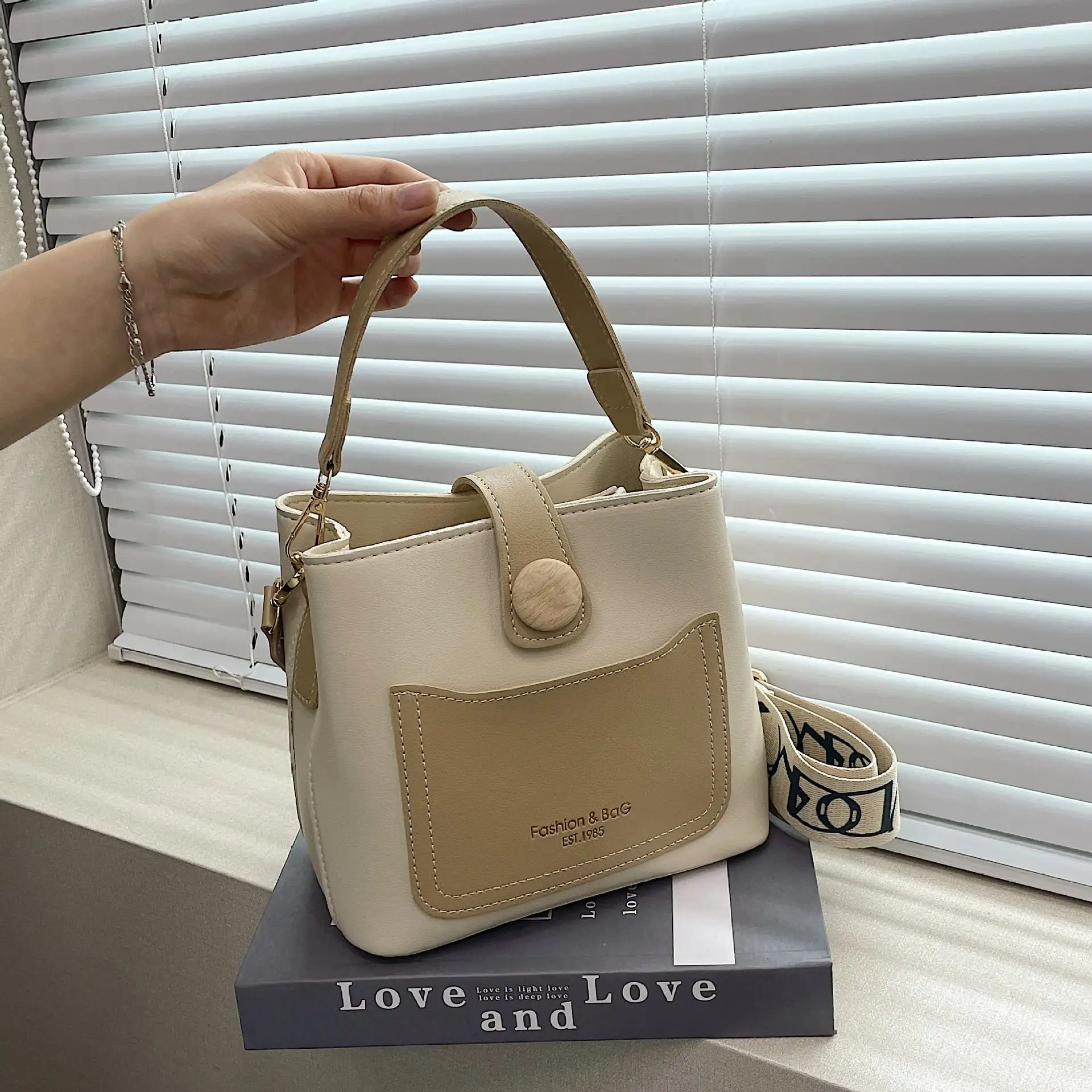 Women Cross body Bag off-white khaki Large Capacity Stylish