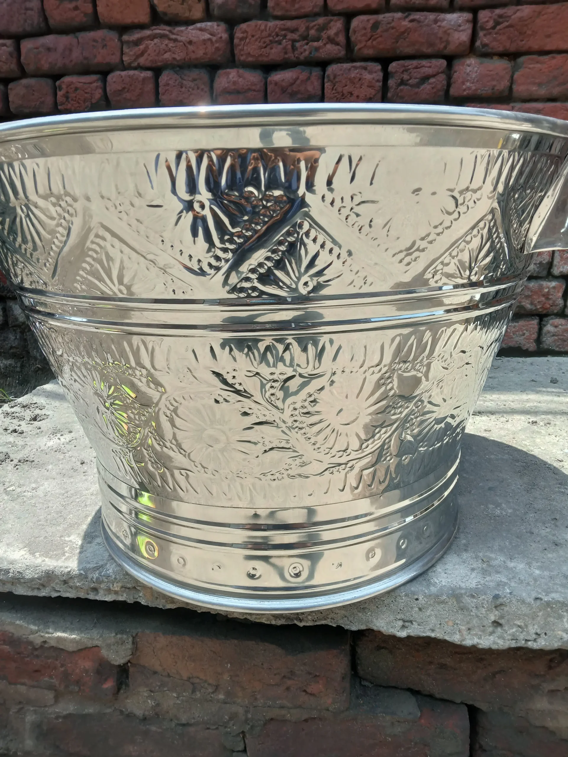 Steel tup 22″ size wale per design ka Kam karwane ke Liye rabta Karen per piece design ka