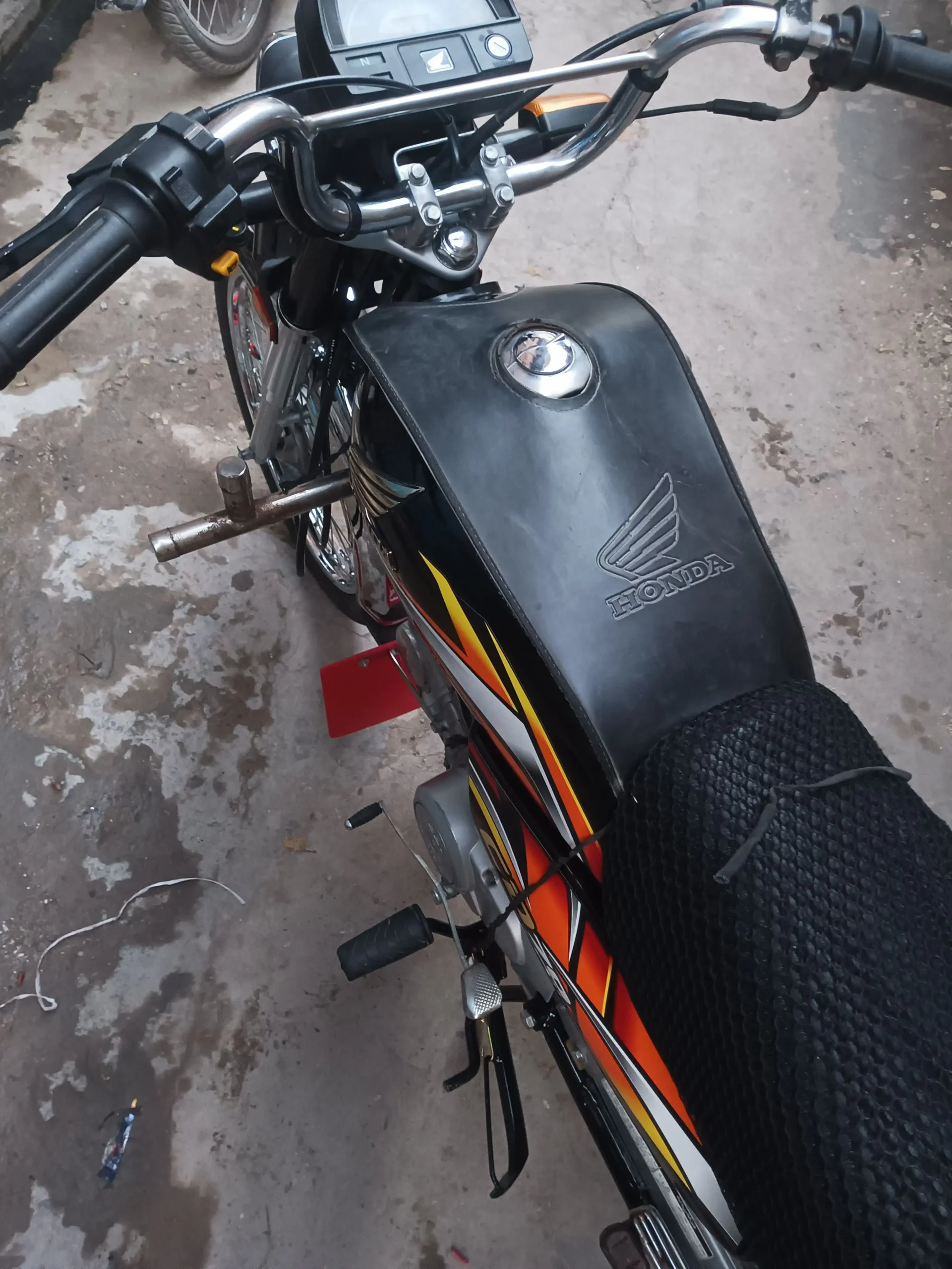 ہونڈا سی ڈی 70 2202 ماڈل ارجنٹ سیل