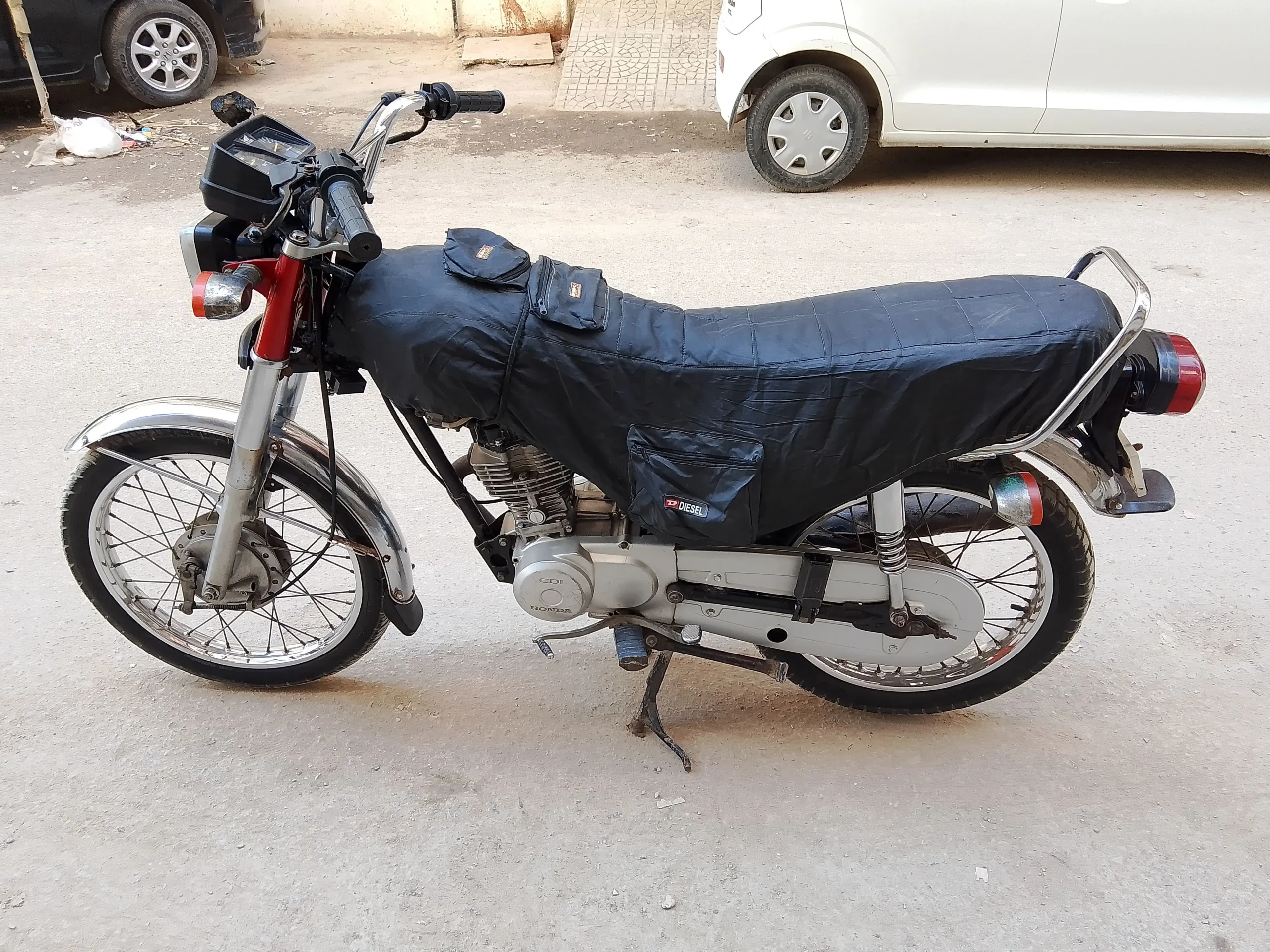 Honda CG 125 (Hyderabad number)