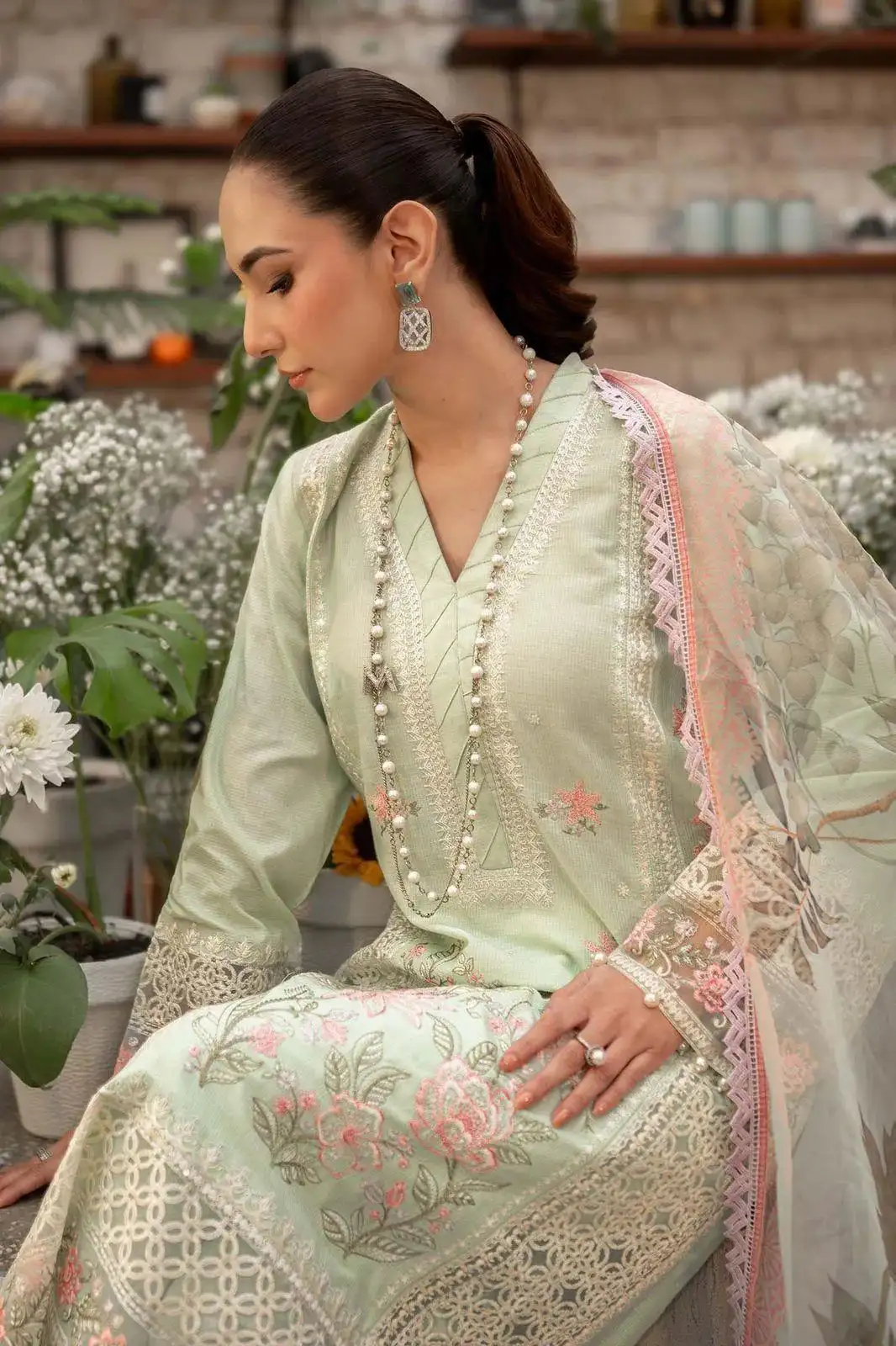 3pc Unstiched Embroidered Lawn Suit – Very heavy article