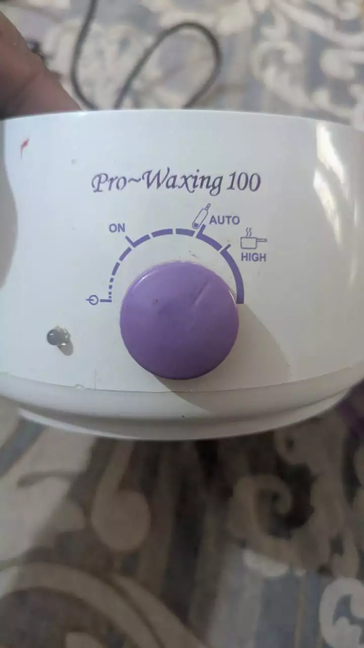 Electronic wax machine