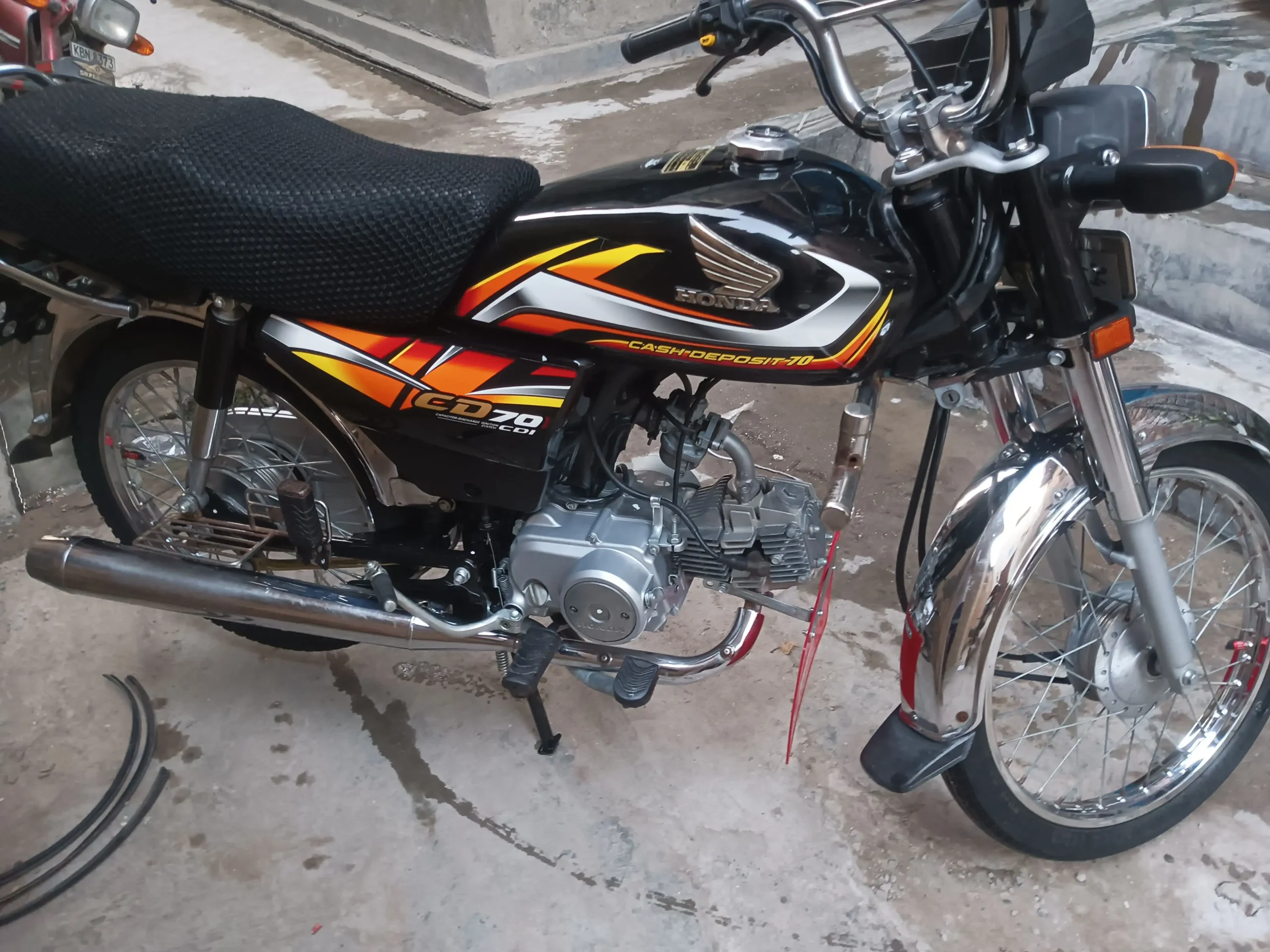 ہونڈا سی ڈی 70 2202 ماڈل ارجنٹ سیل