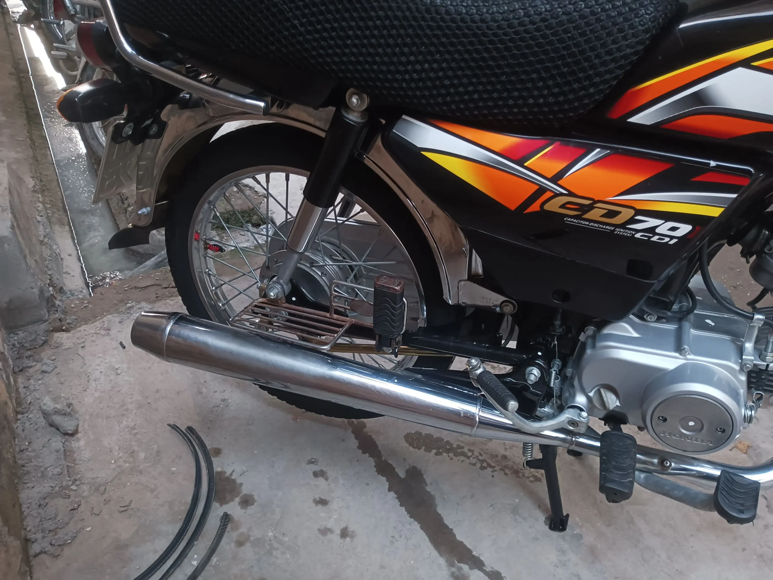 ہونڈا سی ڈی 70 2202 ماڈل ارجنٹ سیل