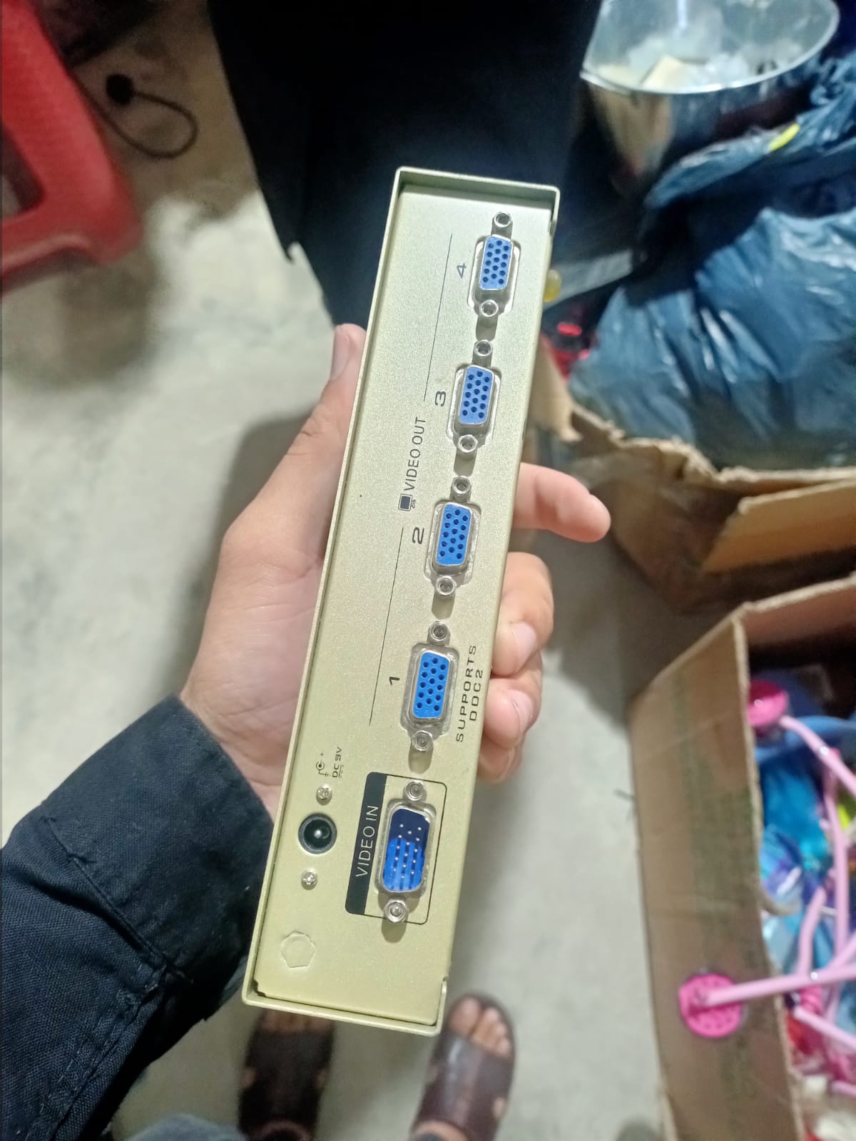 4 Port VGA Splitter – 1 Input to 4 Output Display (HD Video Distribution)