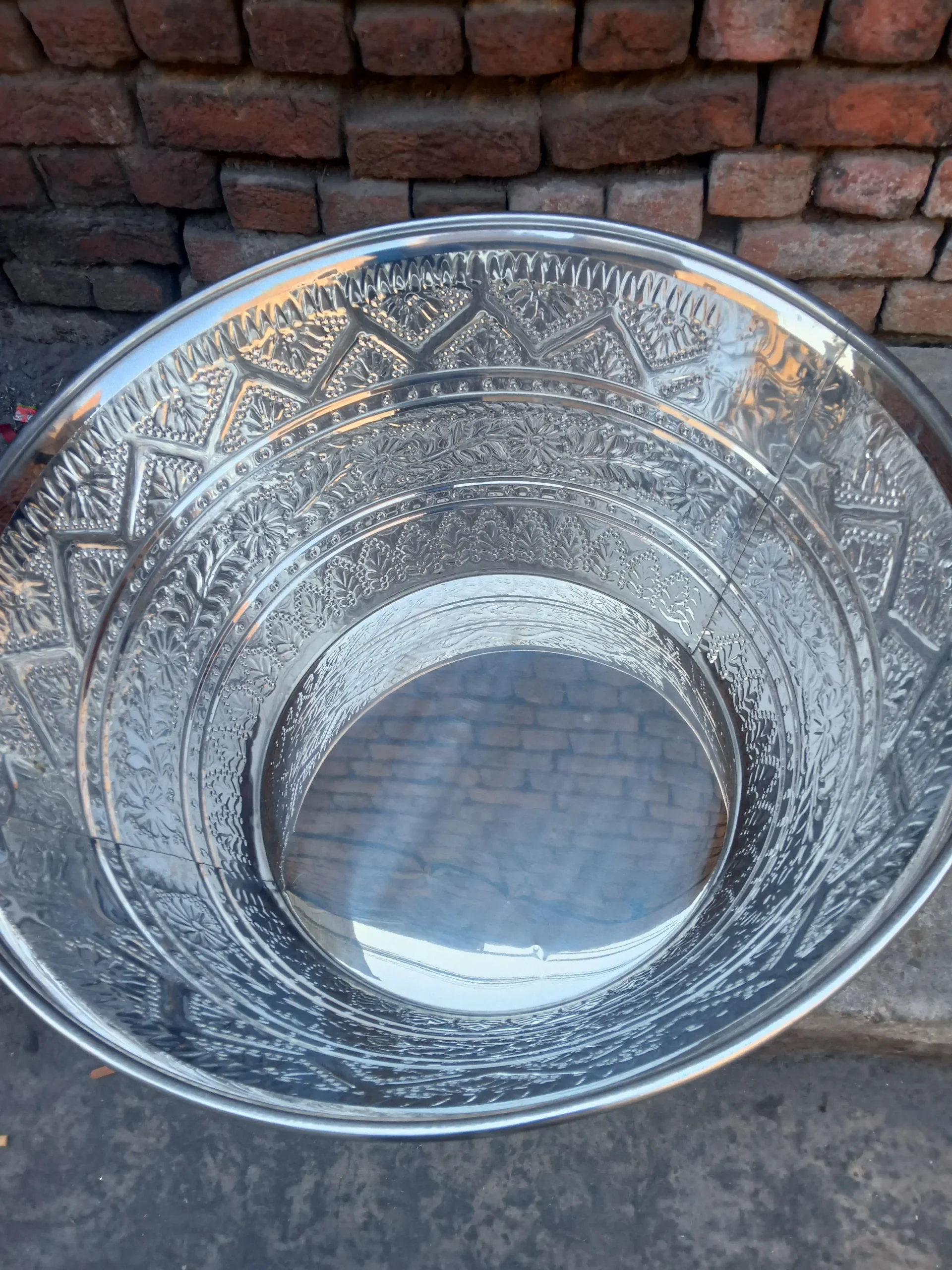 Steel tup 24″ size wale per design ka Kam karwane ke Liye rabta Karen design ka rate menti